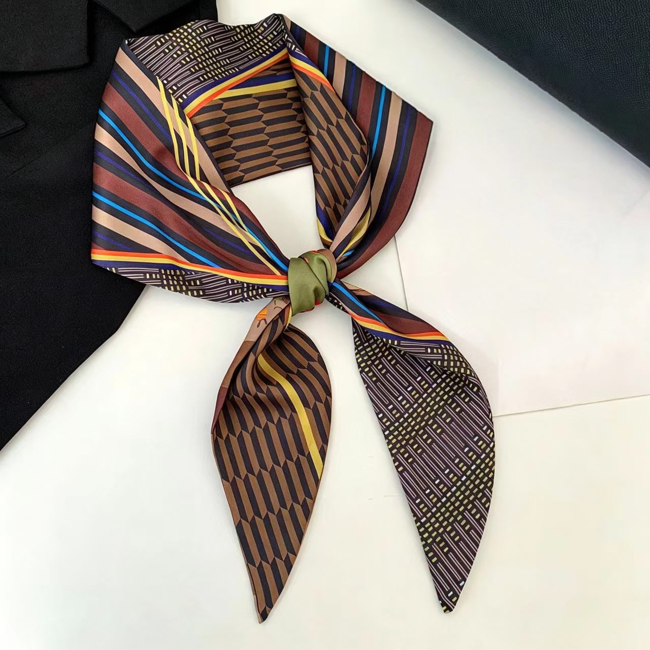 Pañuelo de seda de lujo con es - Scarf Silk Neck reseña y precio