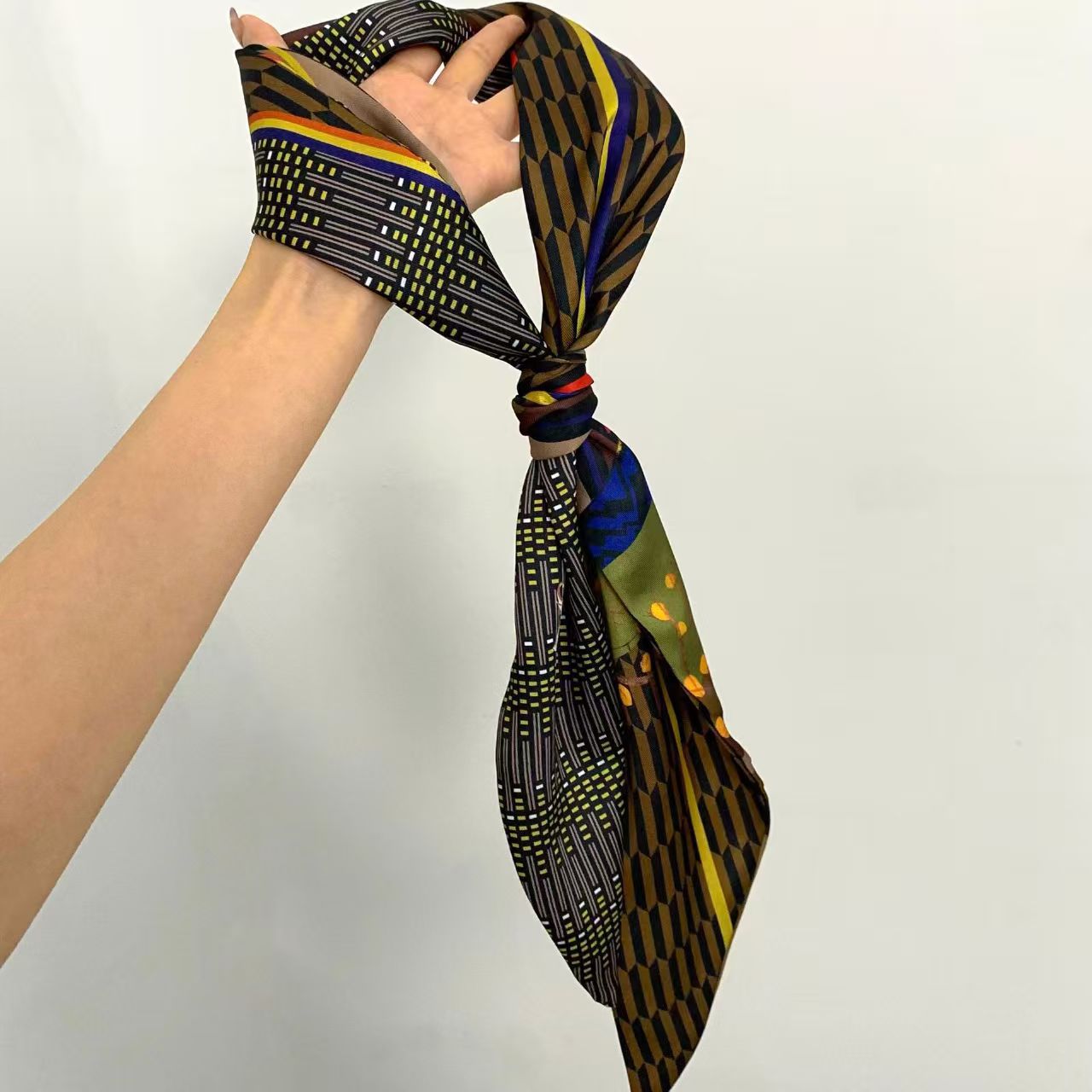 Pañuelo de seda de lujo con es - Scarf Silk Neck reseña y precio